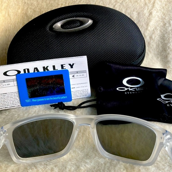 Holbrook Oakley (Low Bridge Fit) Lunar Year Collection Frosted frame NWT ☀️🕶️ - Picture 10 of 10